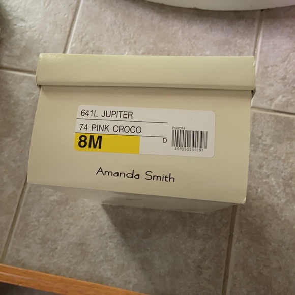 Heels - Picture 4 of 4